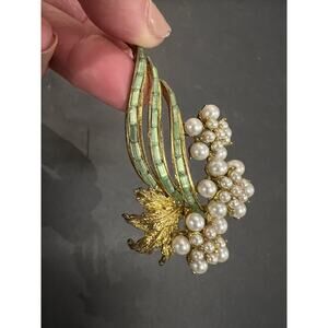 vintage Costume Jewelry Teal Green rhinestones and Pearls brooch